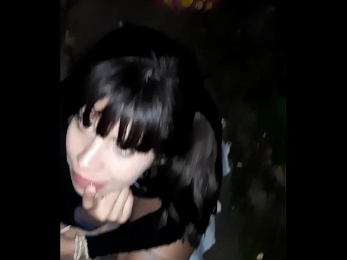 ❤️ 路上でキャンディと引き換えに腫れたペニス ❤️❌ セックスビデオ ❌️❤